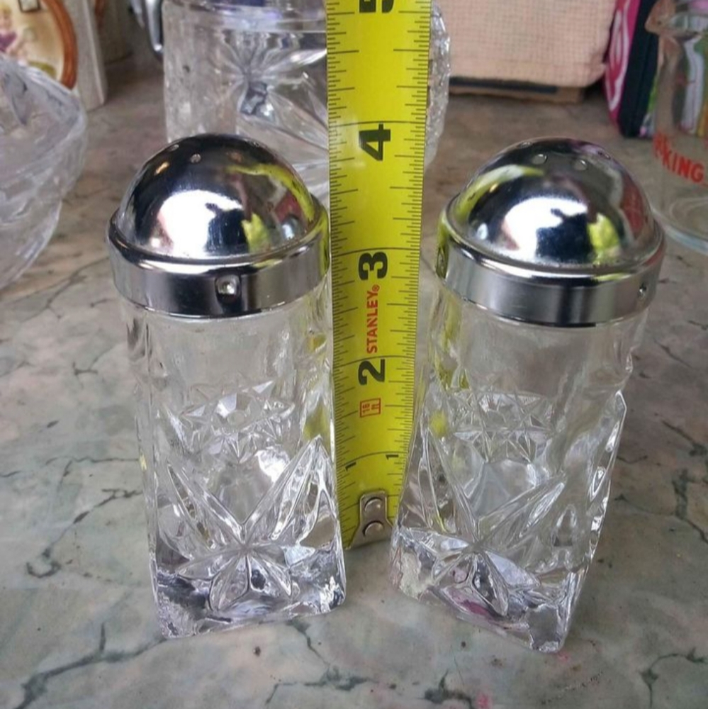 Vintage Clear Glass Anchor Hocking Star Dust Pattern Salt & Pepper Shakers.